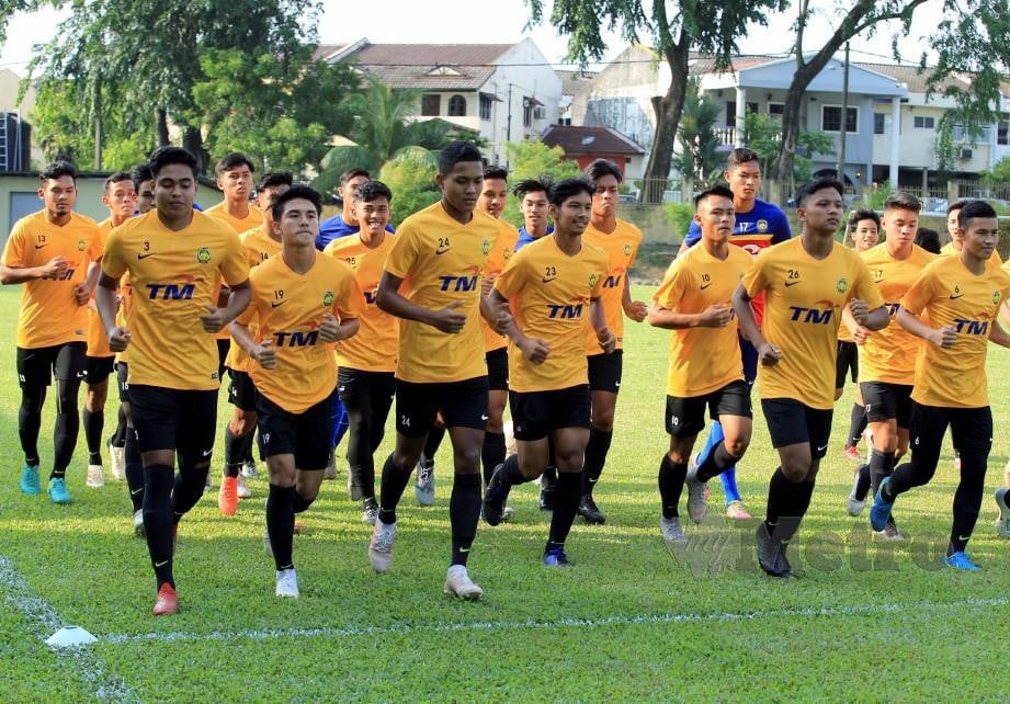 Antara pemain Skuad B-18 negara yang dikendalikan jurulatih Brad Maloney di Padang Wisma FAM. FOTO File NSTP 