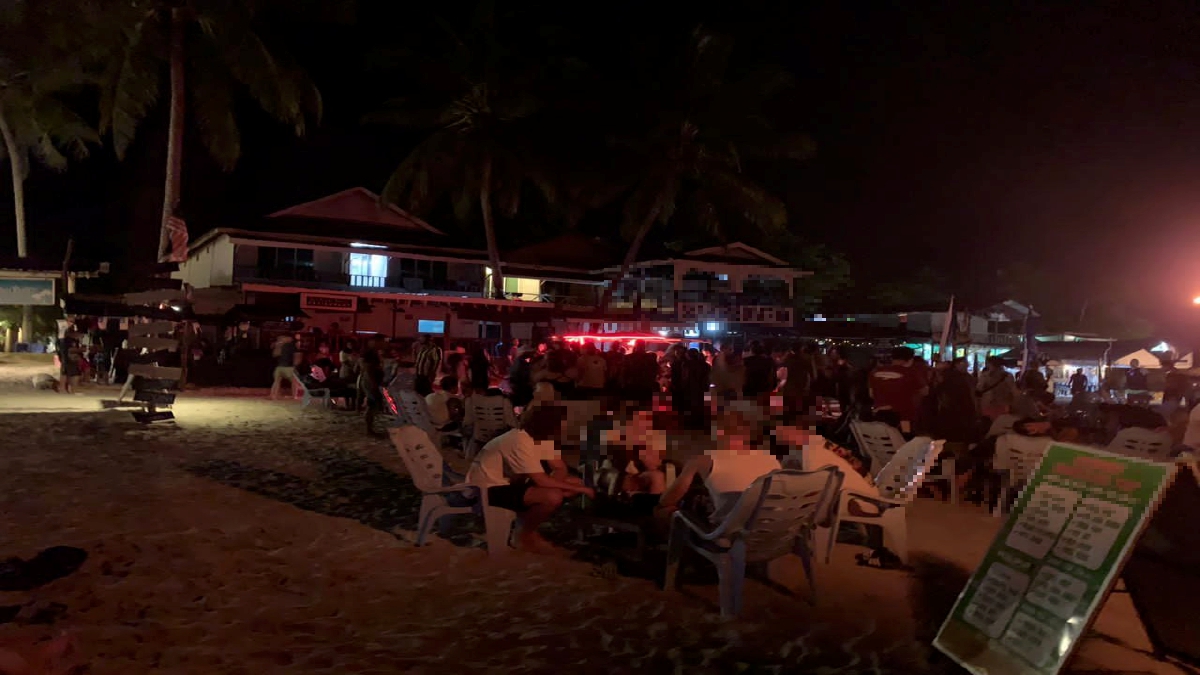 SEBUAH tempat hiburan di Pulau Kecil, Pulau Perhentian diserbu polis kira-kira jam 12.30 tengah malam semalam. FOTO Ihsan PDRM
