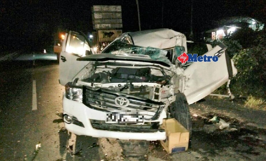 Keadaan Toyota Hilux yang terbabit kemalangan dengan lori di Kilometer 13 Jalan Lahad Datu - Sandakan. FOTO Ainul Durmahyanty Durming