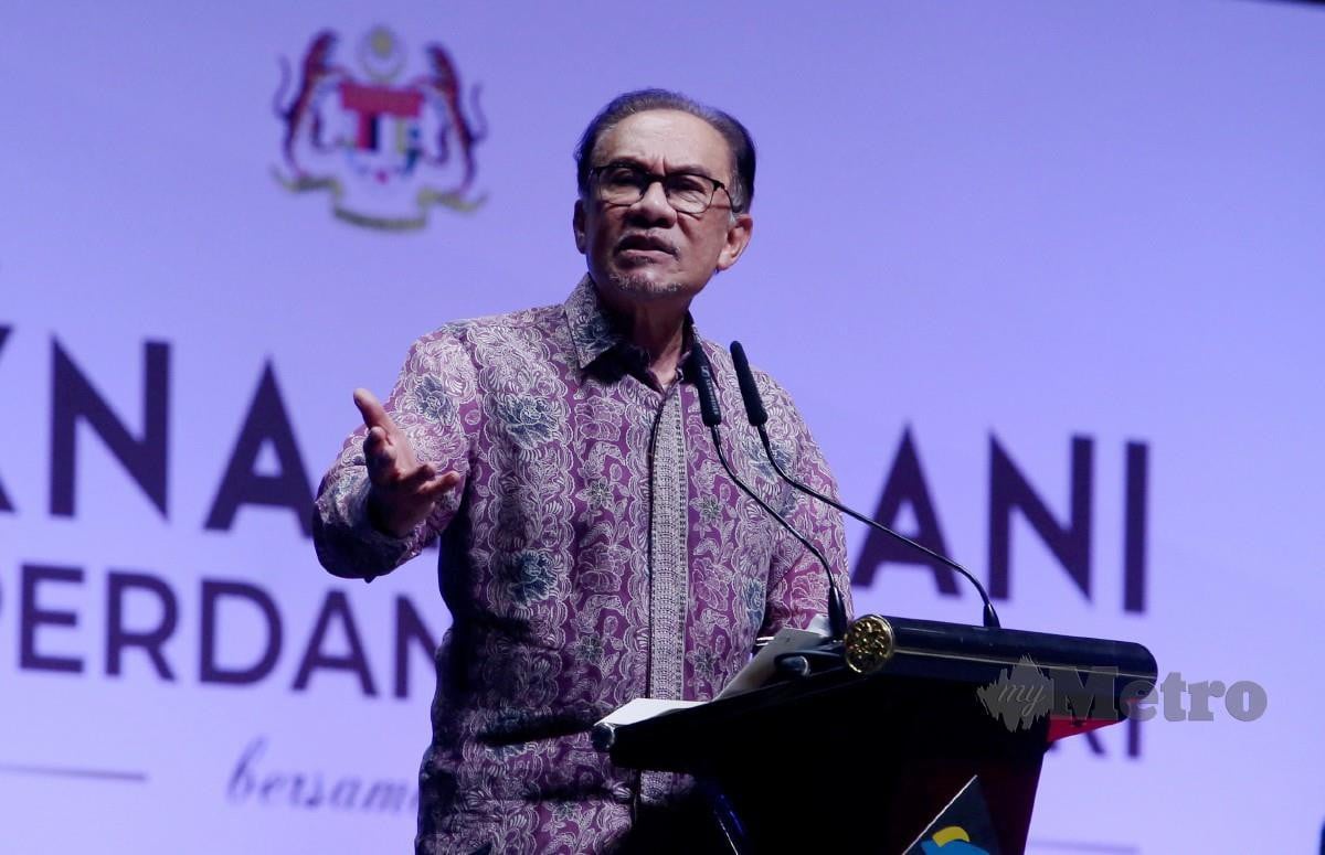Anwar berucap ketika Program Cakna Madani bersama Agensi Penguatkuasa 2023 di Dewan Plenari, Pusat Konvensyen Antarabangsa Putrajaya (PICC), Putrajaya. FOTO HAIRUL ANUAR RAHIM