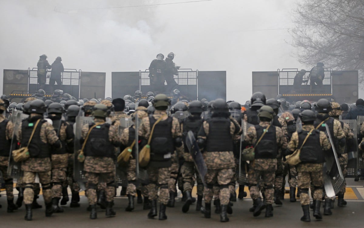 Pihak berkuasa Kazakh mengawal keadaan. - FOTO Reuters