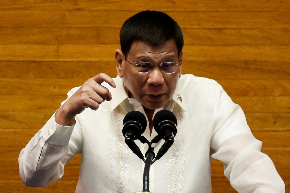  Presiden Rodrigo Duterte menandatangani undang-undang baharu berkaitan perkahwinan kankak-kanak. - FOTO Reuters