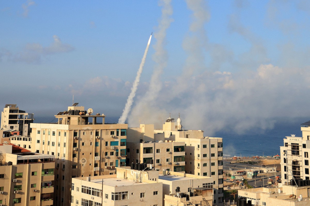 Antara roket yang dilepaskan dari Gaza ke Israel. - FOTO AFP