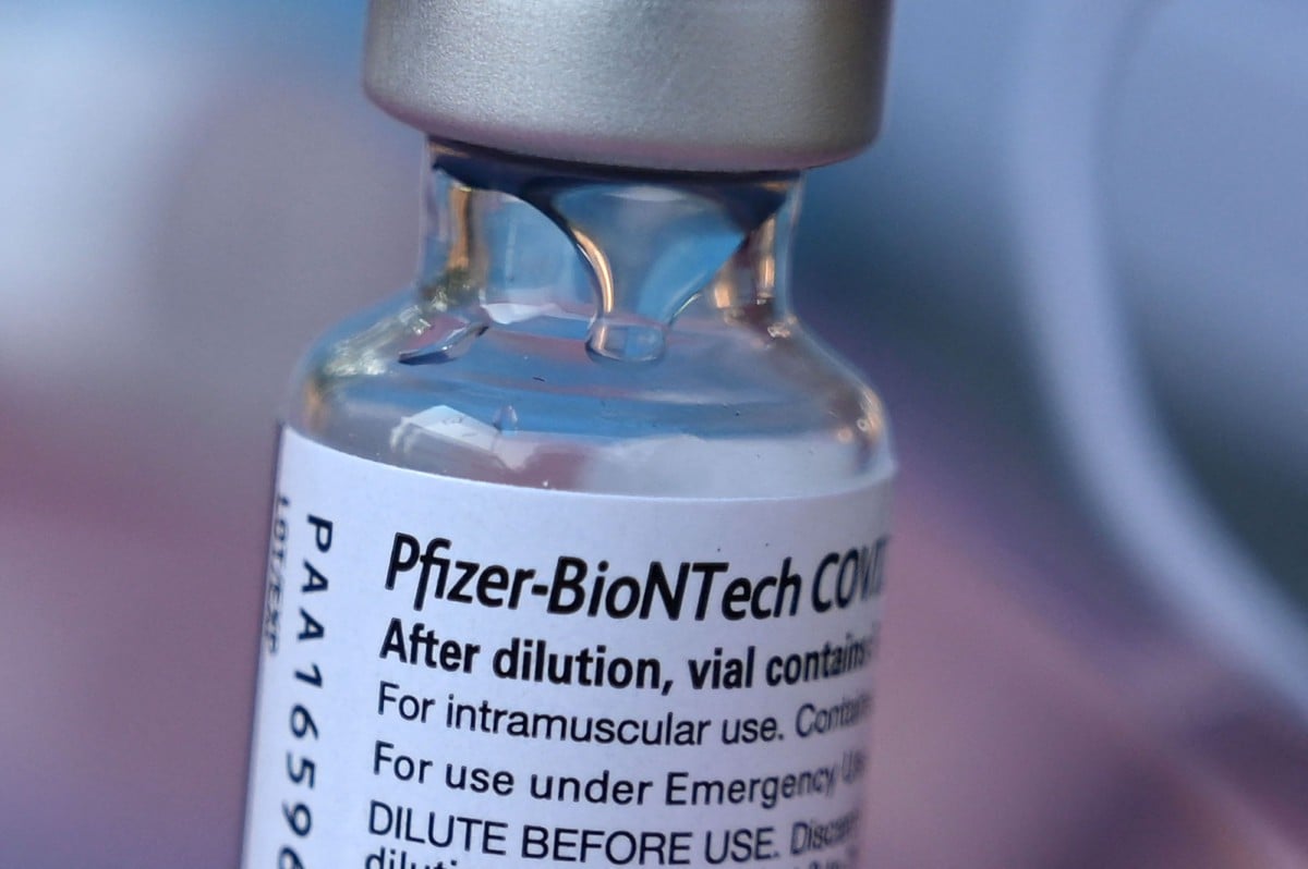 Vaksin Covid-19 keluaran Pfizer-BioNTech. - FOTO AFP
