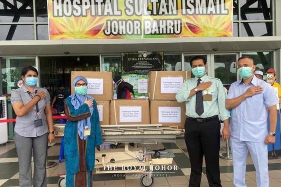 ANTARA sebahagian sumbangan PPE dari YRZSNJ yang diserahkan kepada pihak hospital. FOTO IHSAN RPO