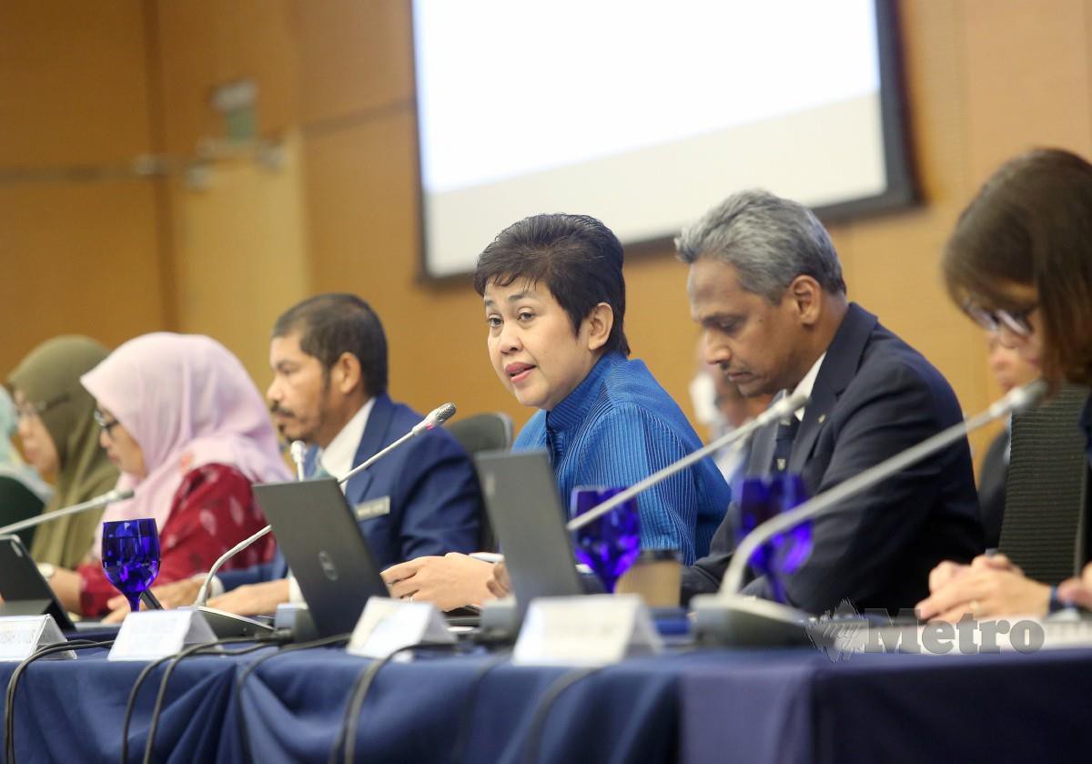 Gabenor Bank Negara, Tan Sri Nor Shamsiah Mohd Yunus (tengah). - FOTO  NSTP