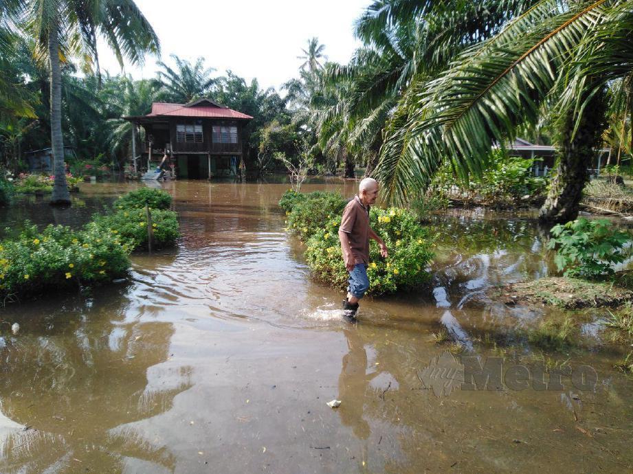 KEADAAN rumah penduduk yang terjejas akibat banjir sejak dua hari lalu di dua kampung iaitu Kampung Batu 38  Darat dan Kampung Batu 38 Baroh. FOTO Amirul Aiman Hamsuddin