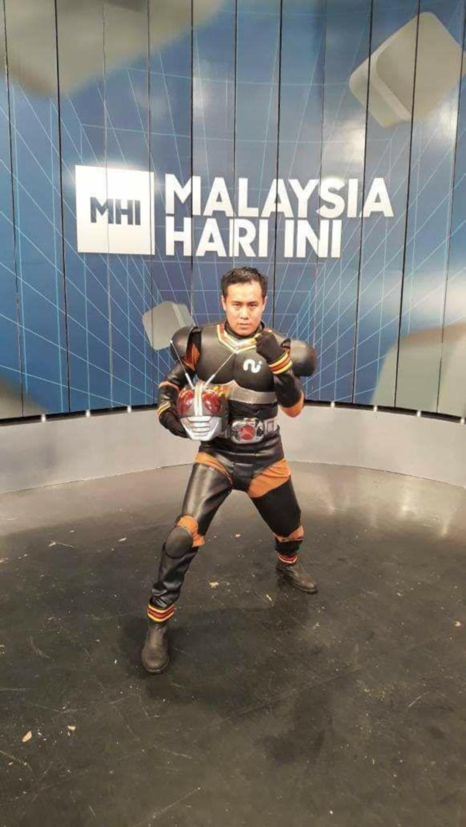 MOHD Shaifuddin aktif sebagai pemain cosplay bermula dengan memakai kostum Kamen Rider. FOTO ihsan Mohd Shaifuddin Rahmat