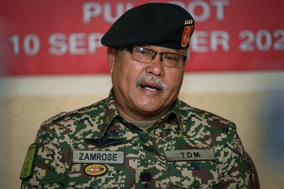 PANGLIMA Tentera Darat Jeneral Tan Sri Zamrose Mohd Zain ditemui dalam sebuah sidang media pada Majlis Perbarisan Perasmian dan Penyerahan Kereta Peronda KOR Polis Tentera Diraja di, Pusat Latihan Polis Tentera (PULAPOT). FOTO Bernama
