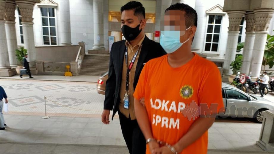 SUSPEK bekas Ketua Penolong Setiausaha (KPSU) dibawa ke mahkamah Putrajaya untuk mendapat perintah tahanan reman pagi tadi.