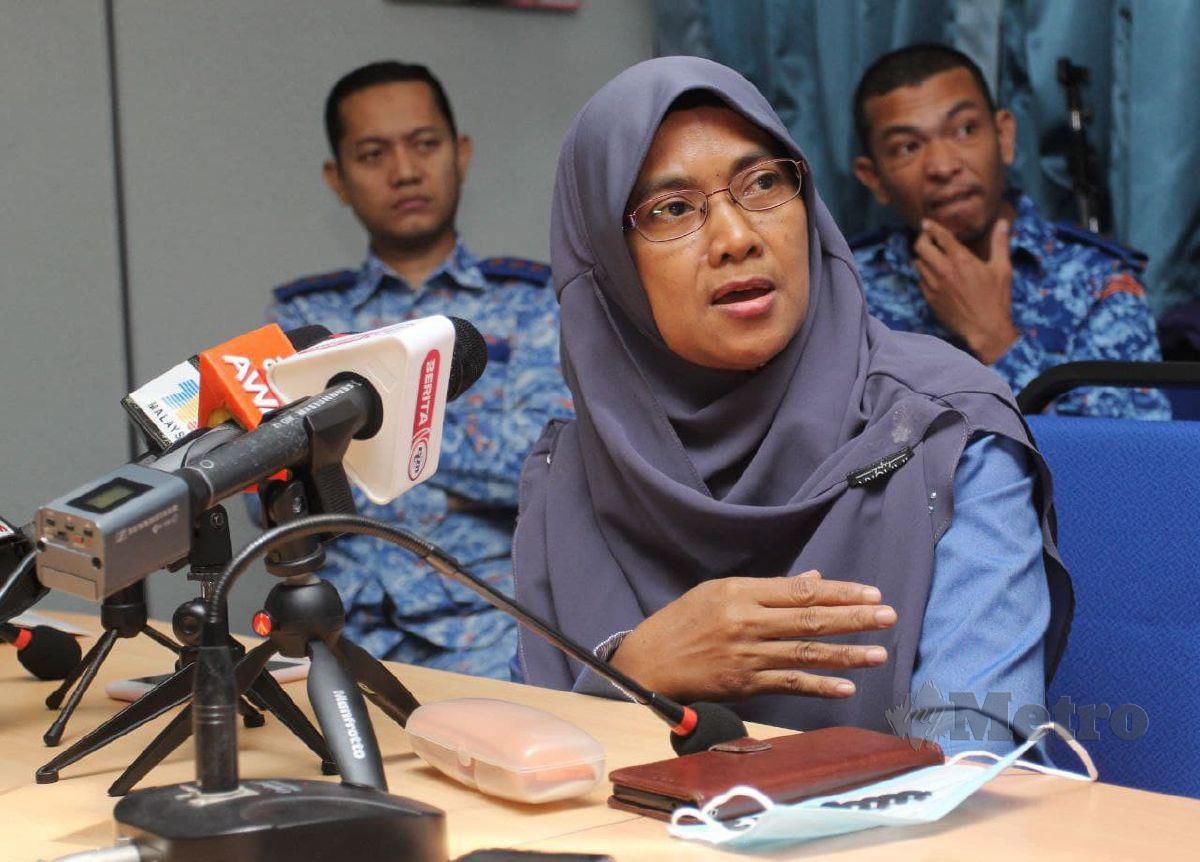 RABIAH Al Adawiah Zakaria ketika sidang media dipusat Kawalam Operasi Daerah Kota Bharu. FOTO Nik Abdullah Nik Omar