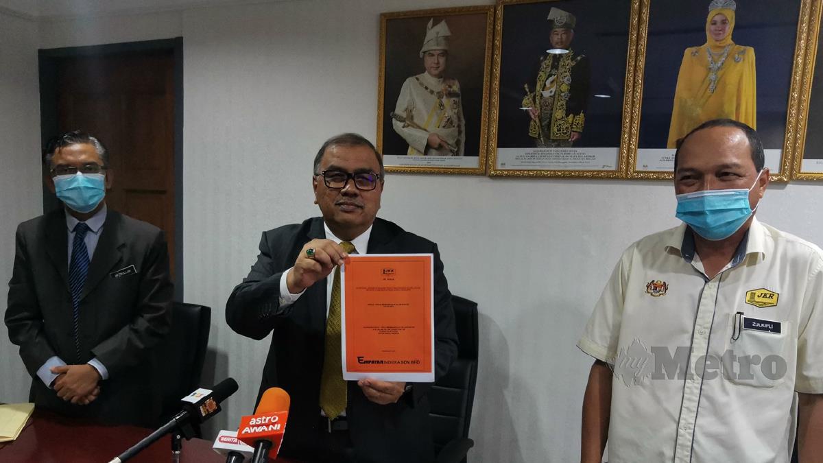 DATUK Mohd Zolkafly Harun hadir pada sidang media berhubung isu bencana banjir di Pejabatnya di Bangunan Perak Darul Ridzuan. FOTO Balqis Jazimah Zahari