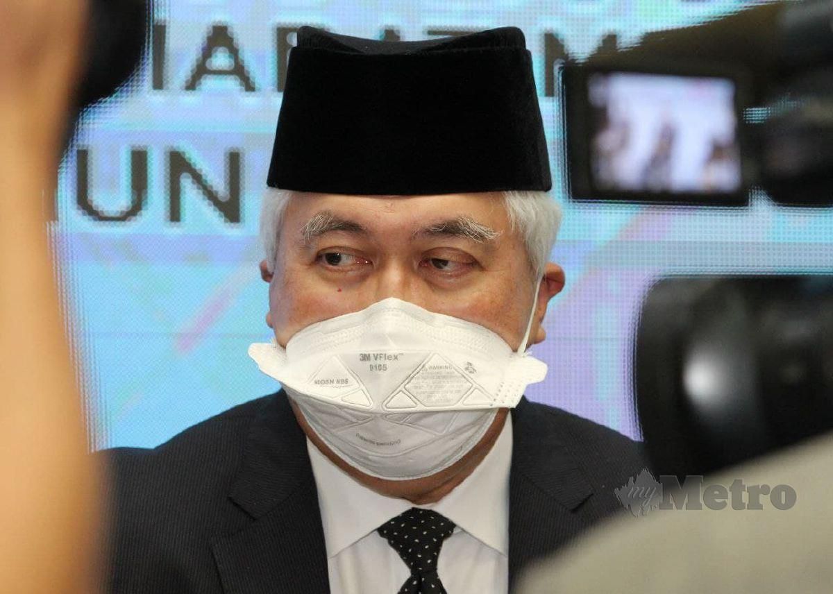 TAN Sri Tengku Mohamad hadir ketika Majlis Sidang Media Laporan Khas Terimaan dan Perbelanjaan Majlis Agama Islam dan Adat Istiadat Melayu Kelantan (MAIK) bagi tahun 2020. FOTO Nik Abdullah Nik Omar