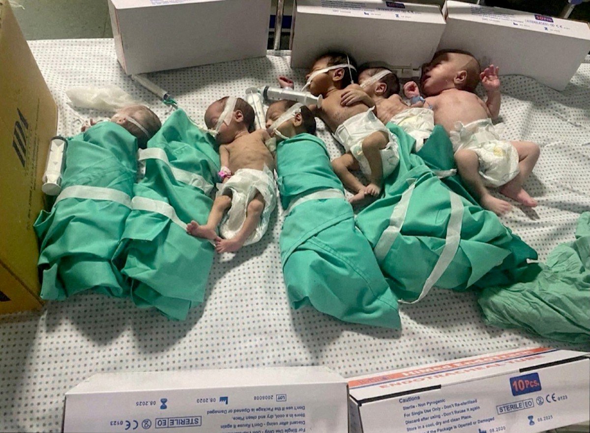 Bayi yang baru lahir diletakkan di atas katil selepas dikeluarkan inkubator di Hospital Al Shifa Gaza selepas bekalan elektrik terputus, di tengah-tengah konflik berterusan antara Israel dan Hamas. FOTO diperoleh REUTERS daripada pihak ketiga