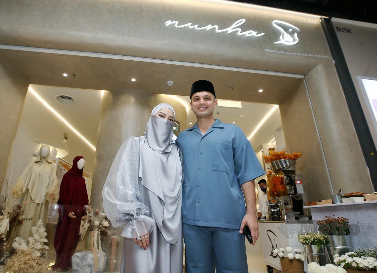 PU Riz dan Neelofa di majlis pembukaan Nunha Store. - FOTO NSTP