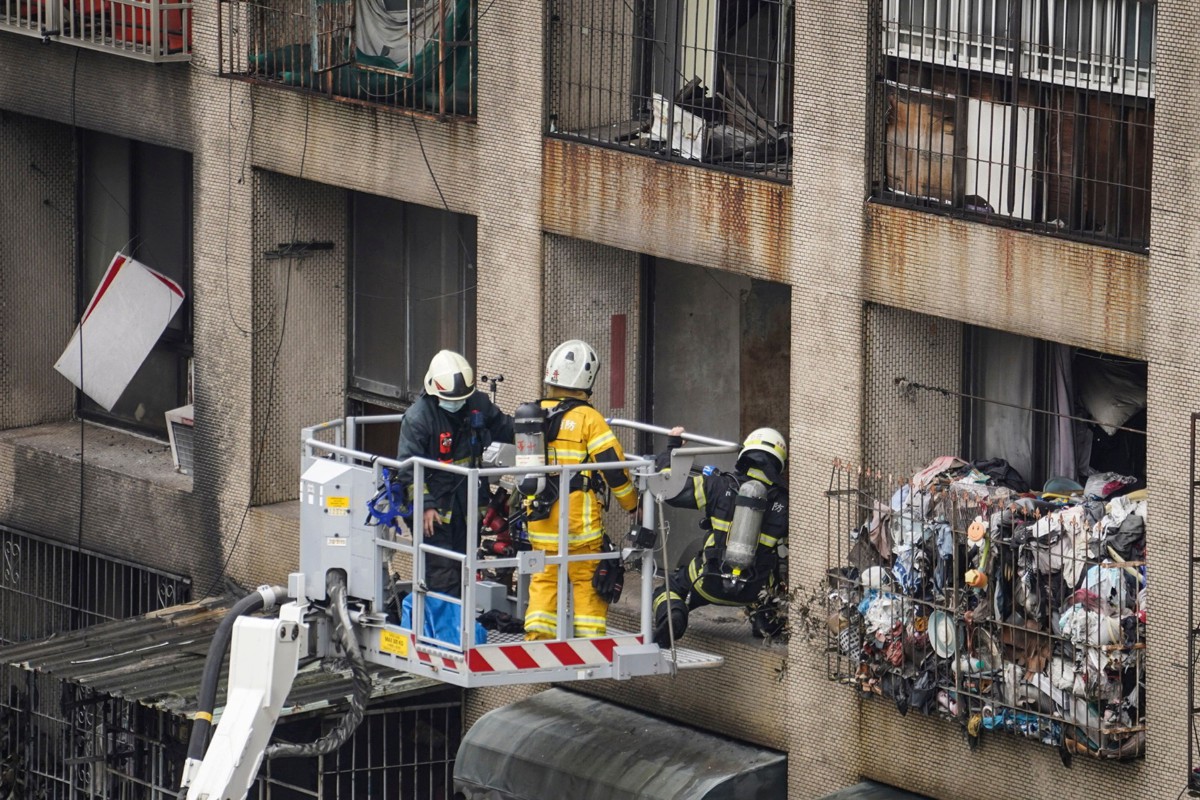 Keadaan bangunan selepas kebakaran berjaya dikawal. - FOTO AFP
