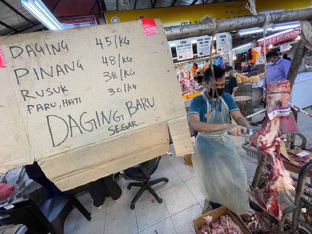 SEKITAR tinjauan harga daging dan ayam di Smart Pandan, Johor Bharu.  FOTO Nur Aisyah Mazalan