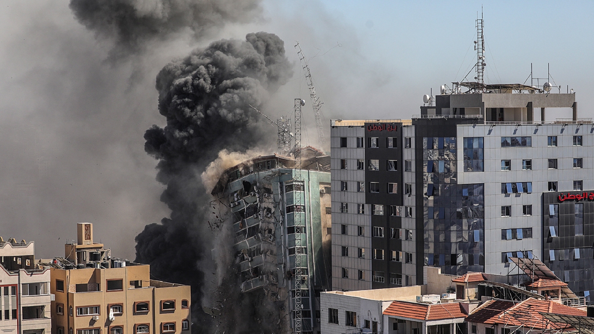 BANGUNAN Al-Jalaa di bom di bandar Gaza. FOTO Agensi