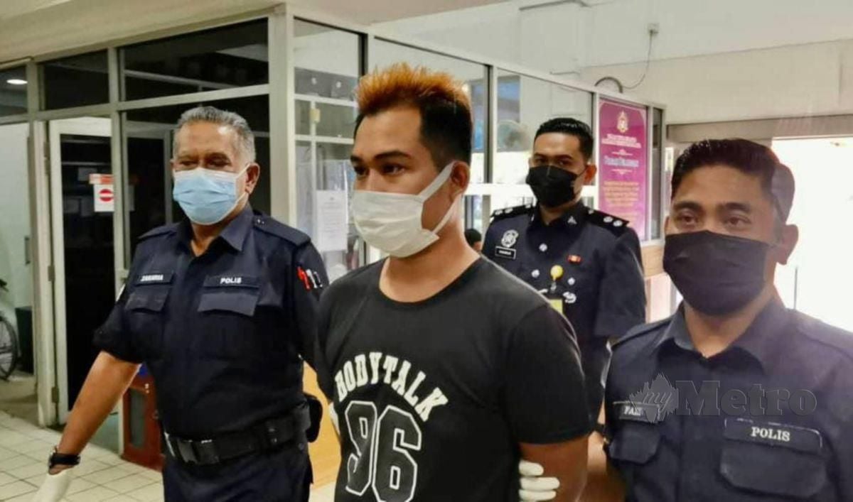 UMAR Isa Hafizi dihadapkan ke Mahkamah Majistret Kuala Terengganu atas pertuduhan mencederakan dan melakukan kekerasan jenayah terhadap pekerja dan pelanggan sebuah kedai serbaneka. FOTO Ghazali Kori