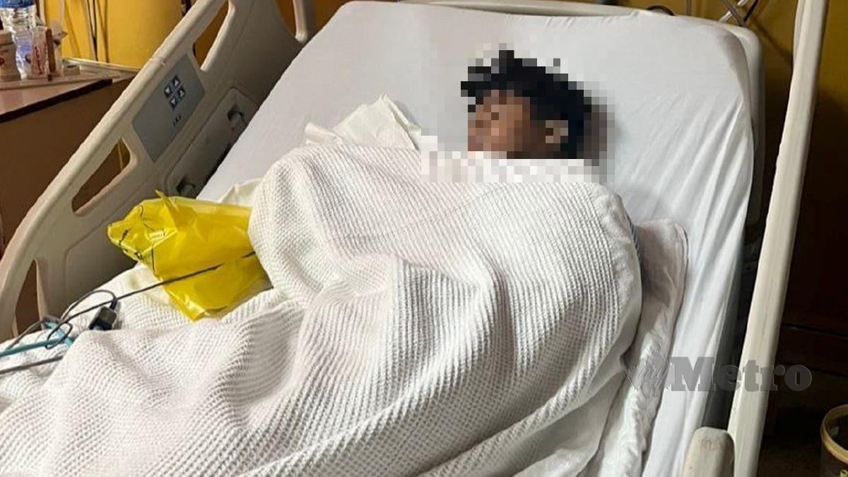 Mohd Daynail Haikal Alias diberi rawatan di Hospital Kemaman selepas termakan biskut beracun - FOTO IHSAN Alias Saras