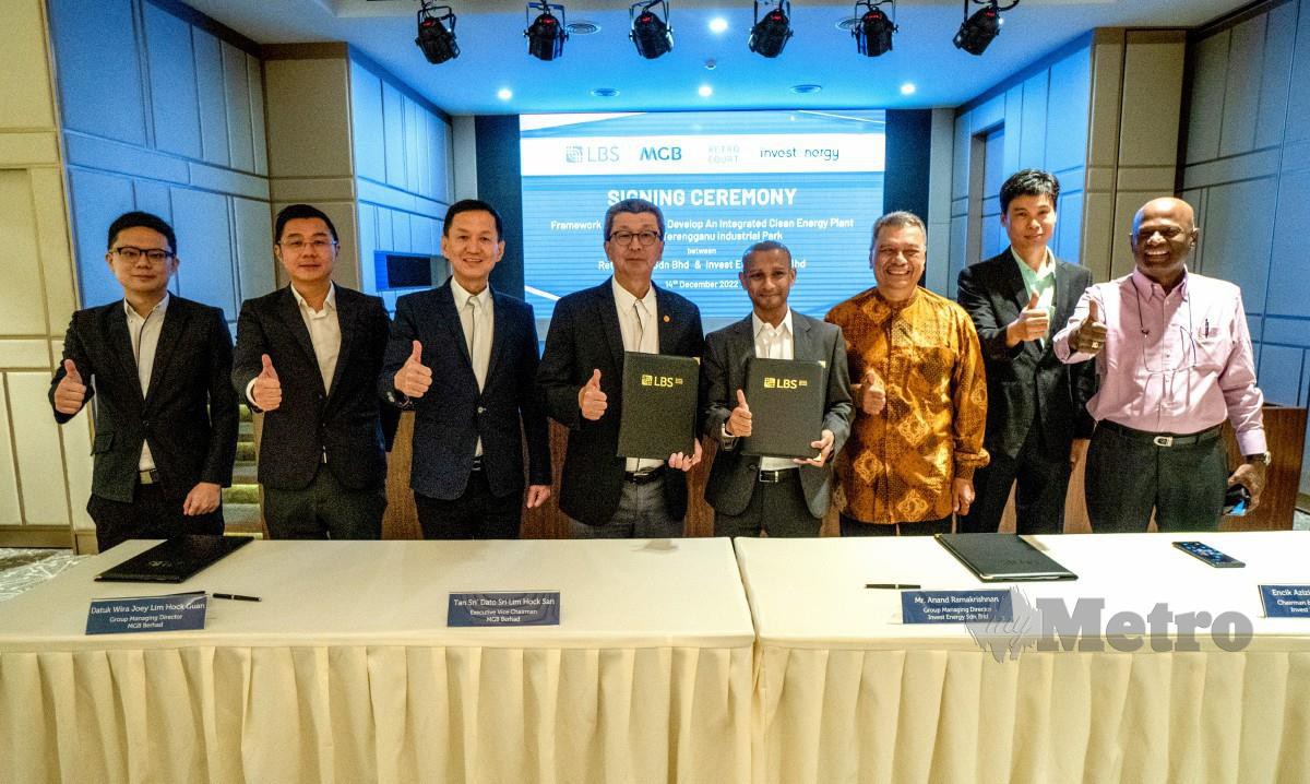 MGB memeterai perjanjian bersama IESB yang diwakili  Lim  (empat dari kiri) dan Ramakrishnan (empat dari kanan) pada  majlis menandatangani perjanjian  di ibu pejabat LBS di Plaza Seri Setia, Selangor. 