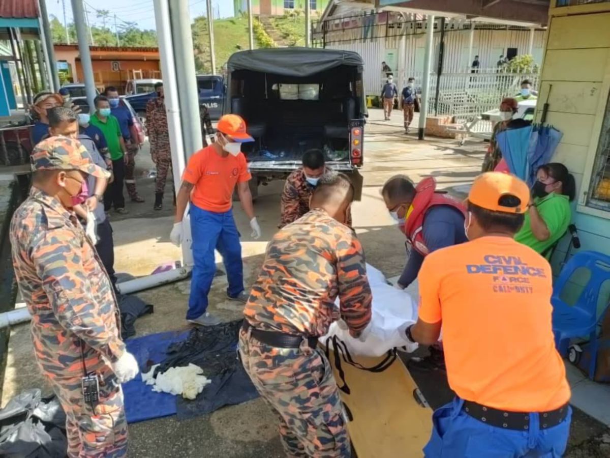 MAYAT kanak-kanak yang lemas di Selangau dibawa ke Hospital Mukah untuk dibedah siasat. FOTO ihsan JBPM