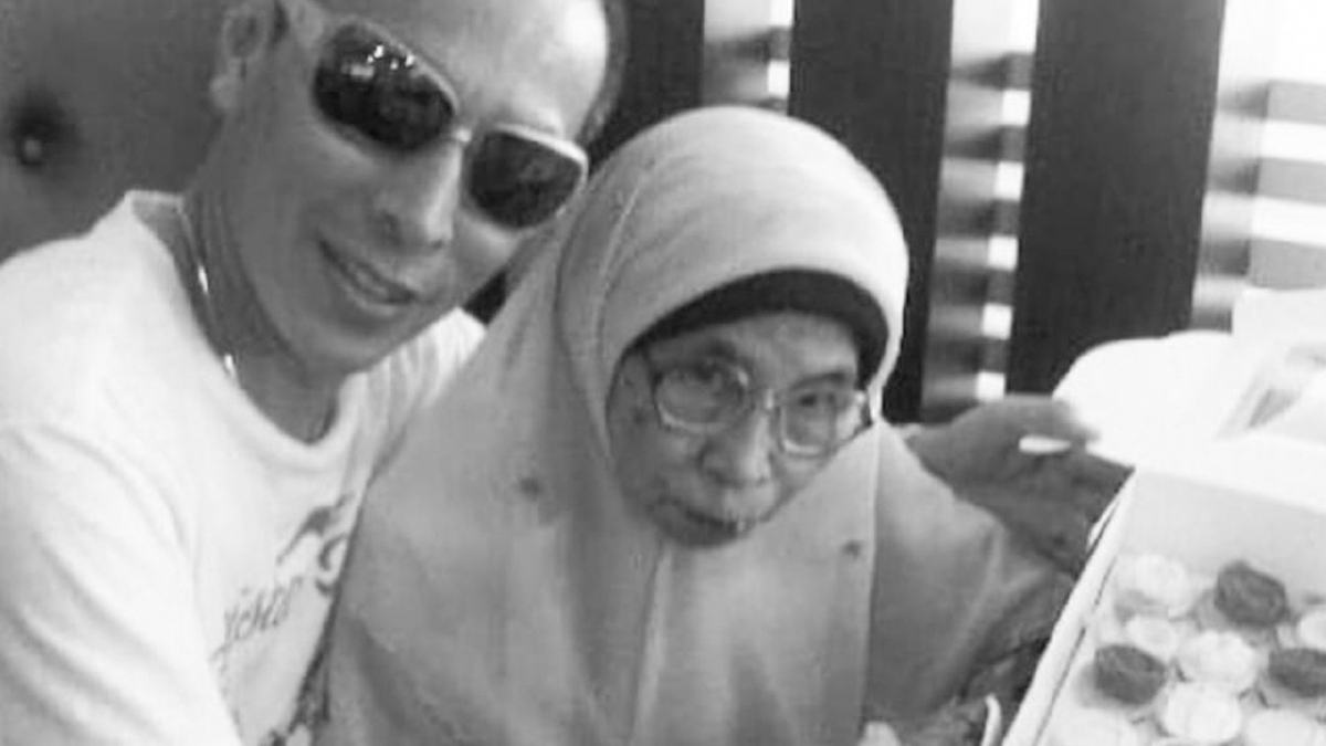 FOTO kenangan Amy bersama Allahyarhamah ibunya, Fatimah Idris