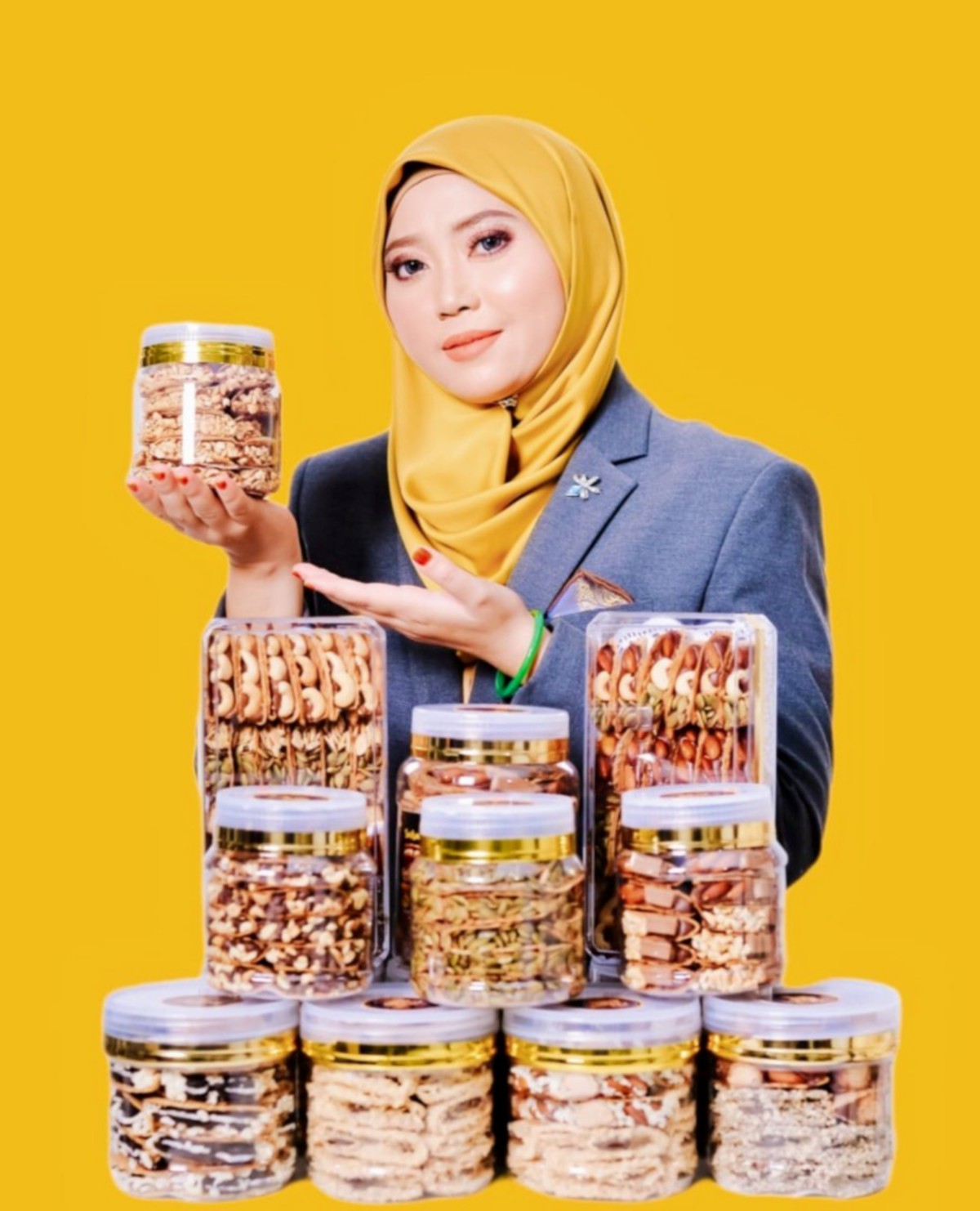 NOORHAYU bersama rangkaian produk Kapit Premium by Salsabillah.