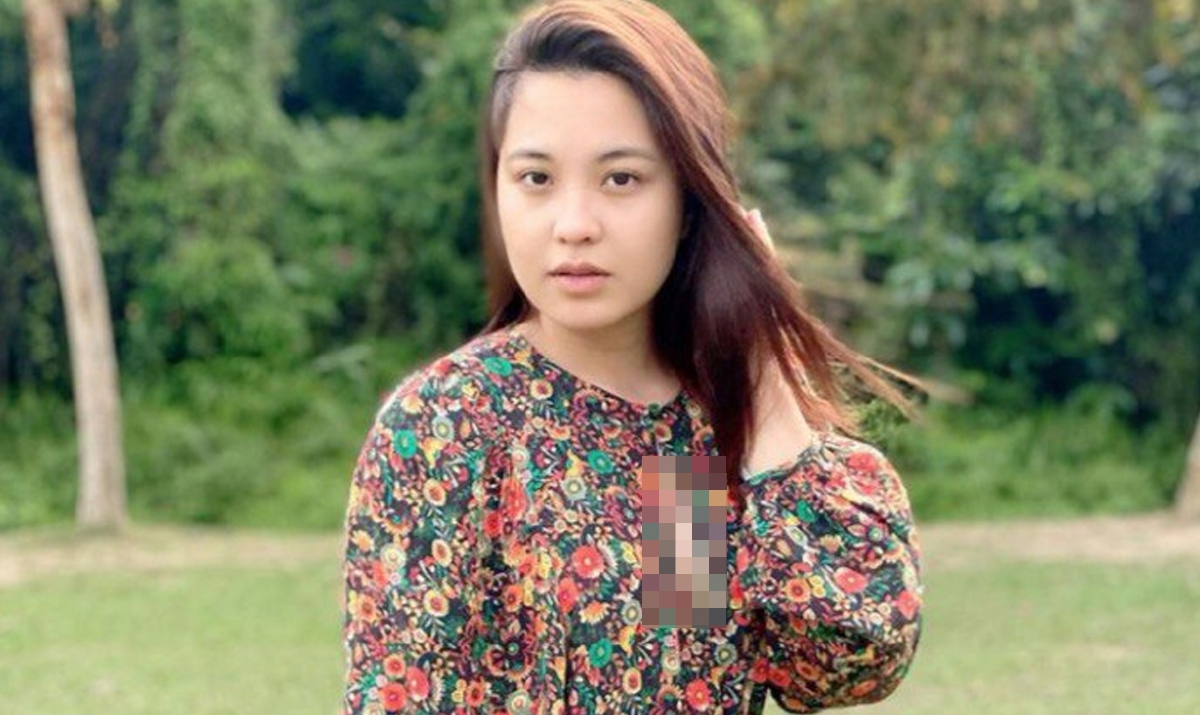 FOTO yang menampakkan sedikit bahagian dada Janna yang dikecam netizen.