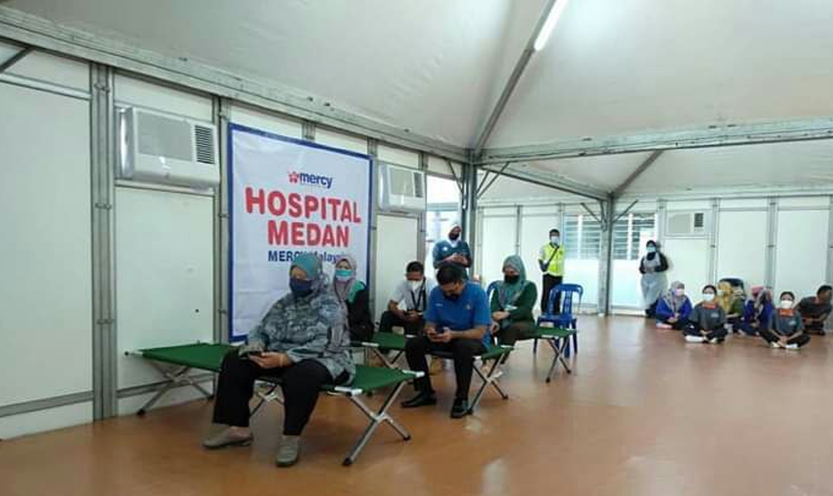 HOSPITAL Medan MERCY Malaysia mula beroperasi di Hospital Temenggong Seri Maharaja Tun Ibrahim (HTSMTI), Kulai, di sini, sejak Sabtu lalu. FOTO ihsan FB HTSMTI