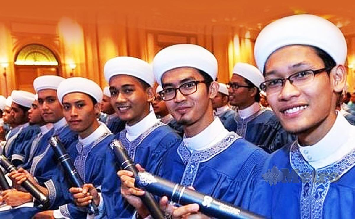 LULUSAN diploma Kolej Islam As Sofa yang dilahirkan saban tahun dalam pelbagai bidang sedia berkhidmat kepada agama dan masyarakat.