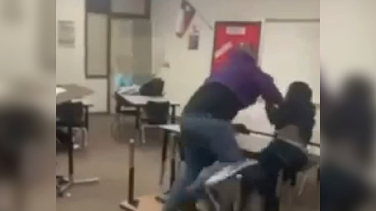 TANGKAP layar kejadian guru memukul pelajarnya. FOTO Agensi