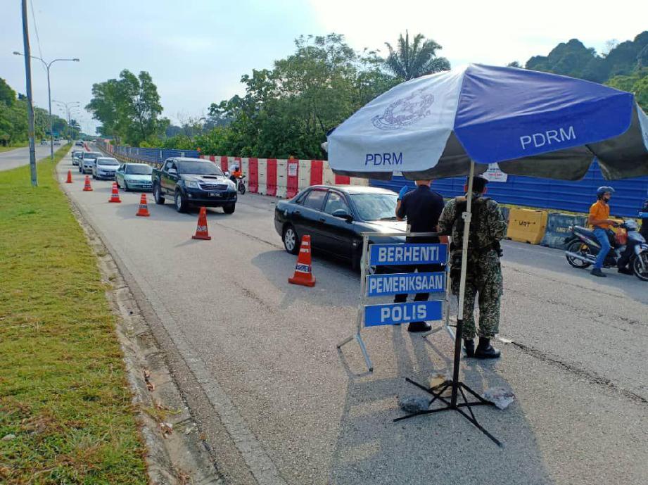 SEKATAN jalan raya di SJR Jalan Putra Permai, Seri Kembangan, Serdang bagi tempoh hampir sebulan sejak 18 Mac hingga 14 April lalu. FOTO ihsan Polis