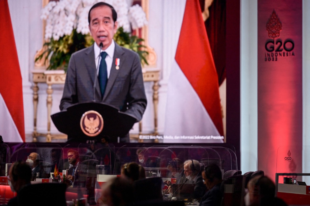 Jokowi memberi ucapan pembukaan pada mesyuarat Menteri Kewangan dan Gabenor Bank Pusat Negara G20 di Jakarta. - AFP  