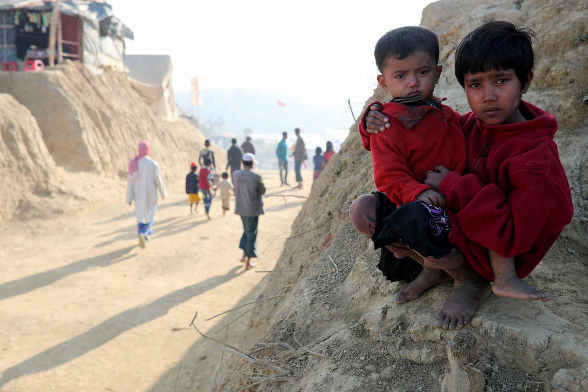 Sebahagian kanak-kanak di kem pelarian di Cox’s Bazar, Bangladesh. - FOTO Reuters