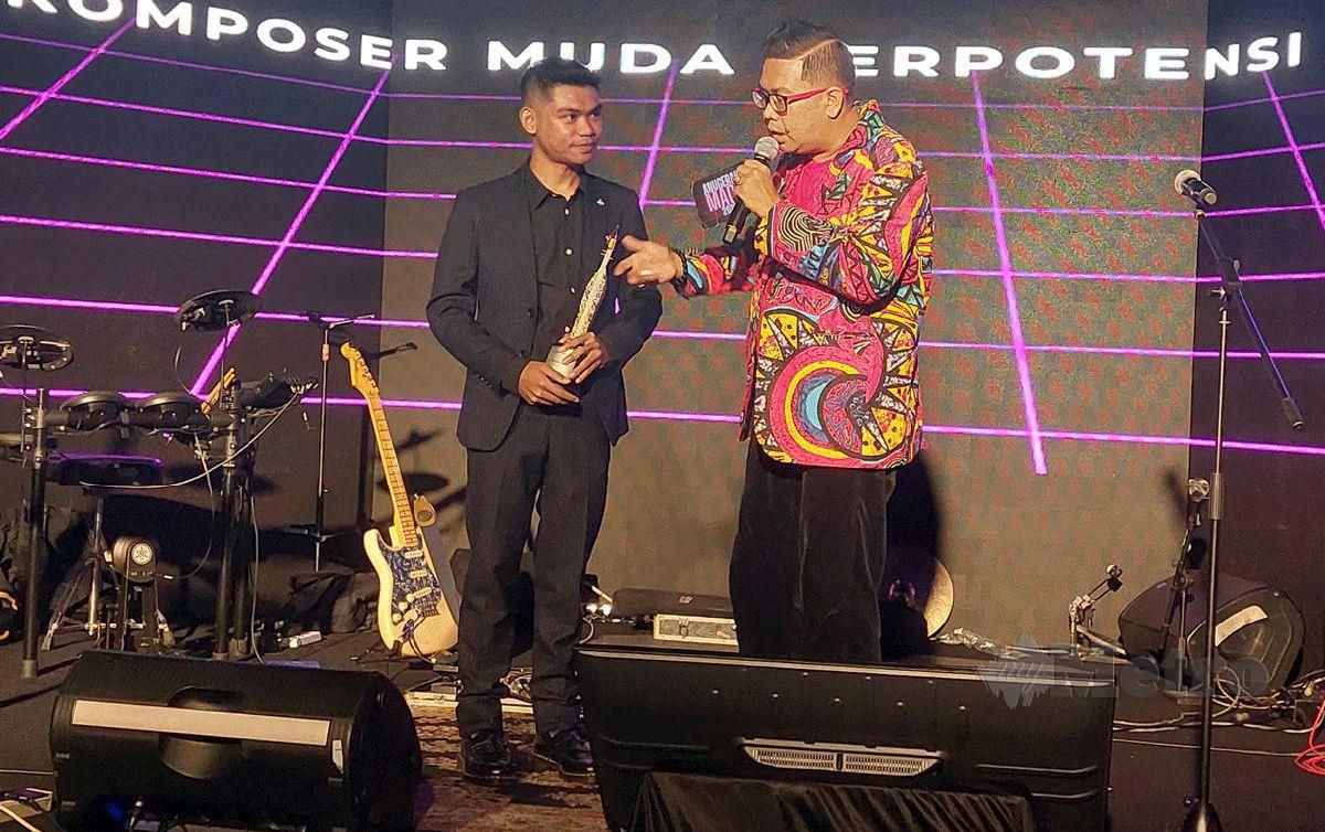 ZYNAKAL menerima Anugerah Komposer Muda Berpotensi pada Anugerah MACP 2020, di The Bee, Publika, Kuala Lumpur. FOTO Owee Ah Chun