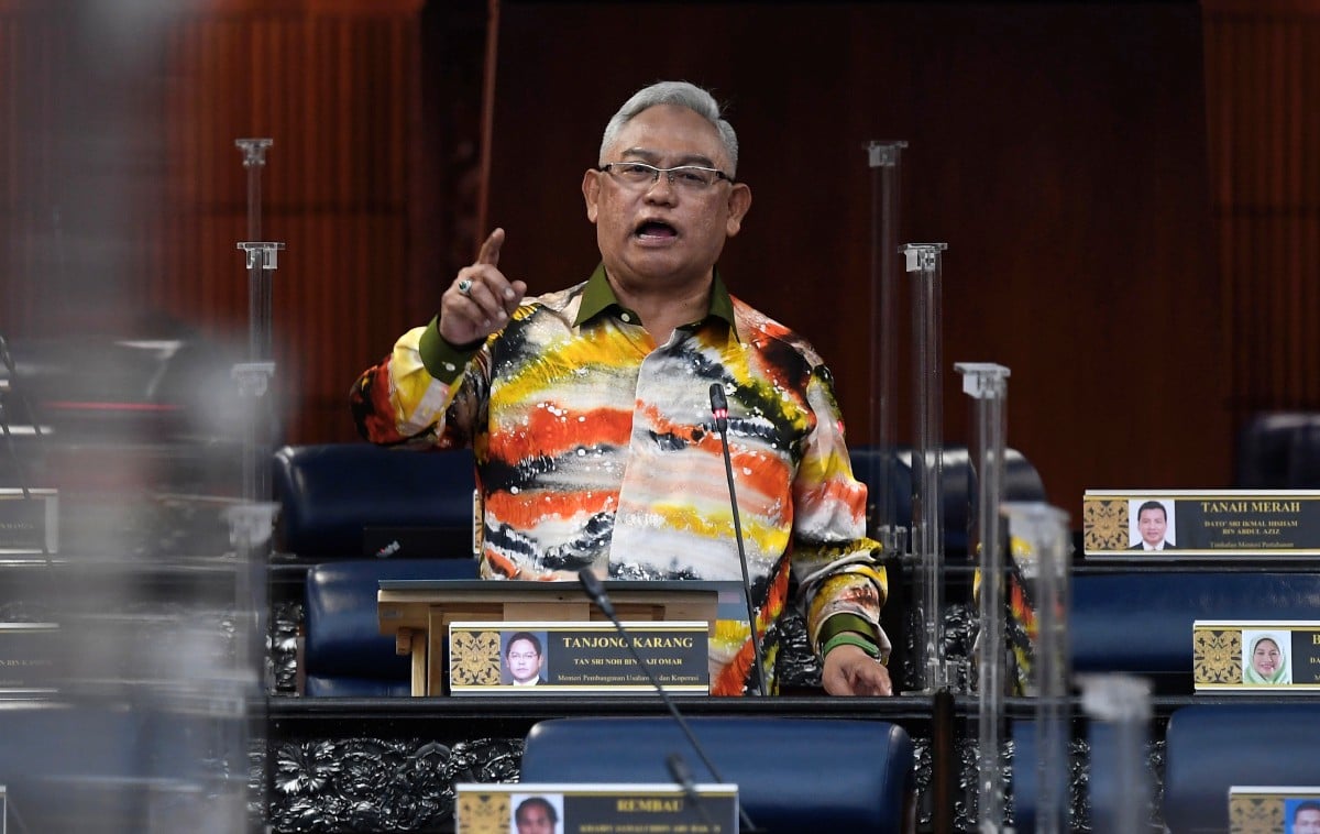 Menteri Pembangunan Usahawan dan Koperasi merangkap Ahli Parlimen Tanjong Karang Tan Sri Noh Omar pada Mesyuarat Khas Penggal Ketiga Parlimen Ke-14 di Bangunan Parlimen. - FOTO Bernama