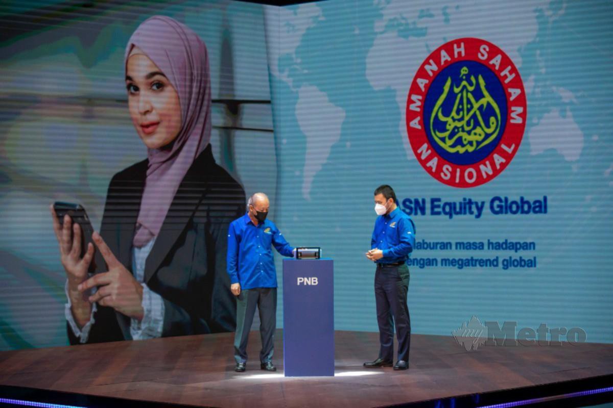 ARIFIN (kiri) dan Ahmad melancarkan ASN Equity Global.