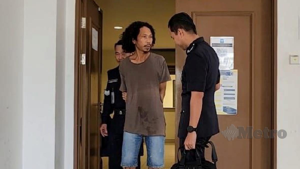 Tertuduh warga Indonesia dihadap ke Mahkamah Majistret Kota Kinabalu, hari ini. FOTO JUWAN RIDUAN