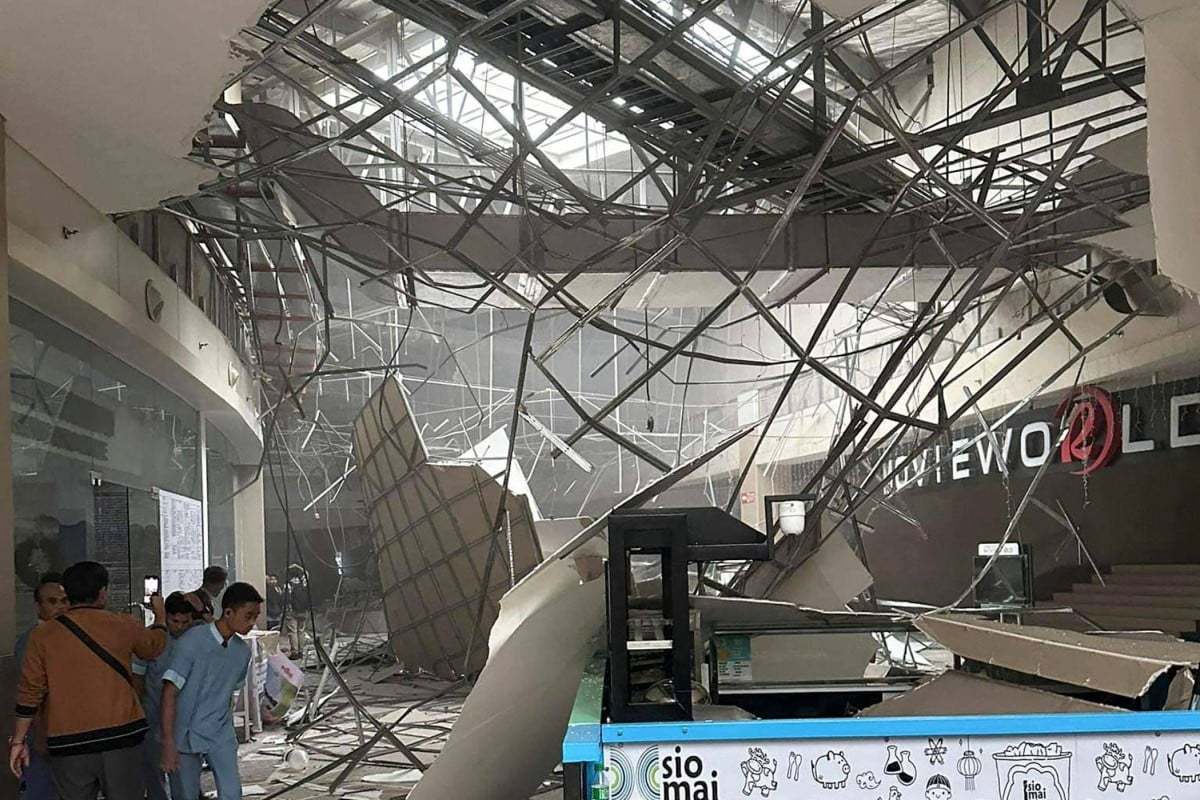Siling rosak di sebuah pusat beli-belah di Bandar General Santos di Cotabato Selatan selepas gempa bumi menggegarkan selatan Filipina. Foto AFP