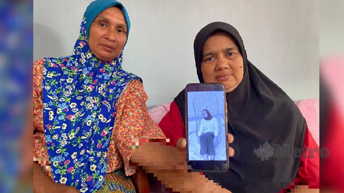 Ibu saudara arwah menunjukkan gambar Nurul Fairiefsa yang ditemukan lemas selepas mandi di sungai pada petang semalam. FOTO Hazira Ahmad Zaidi