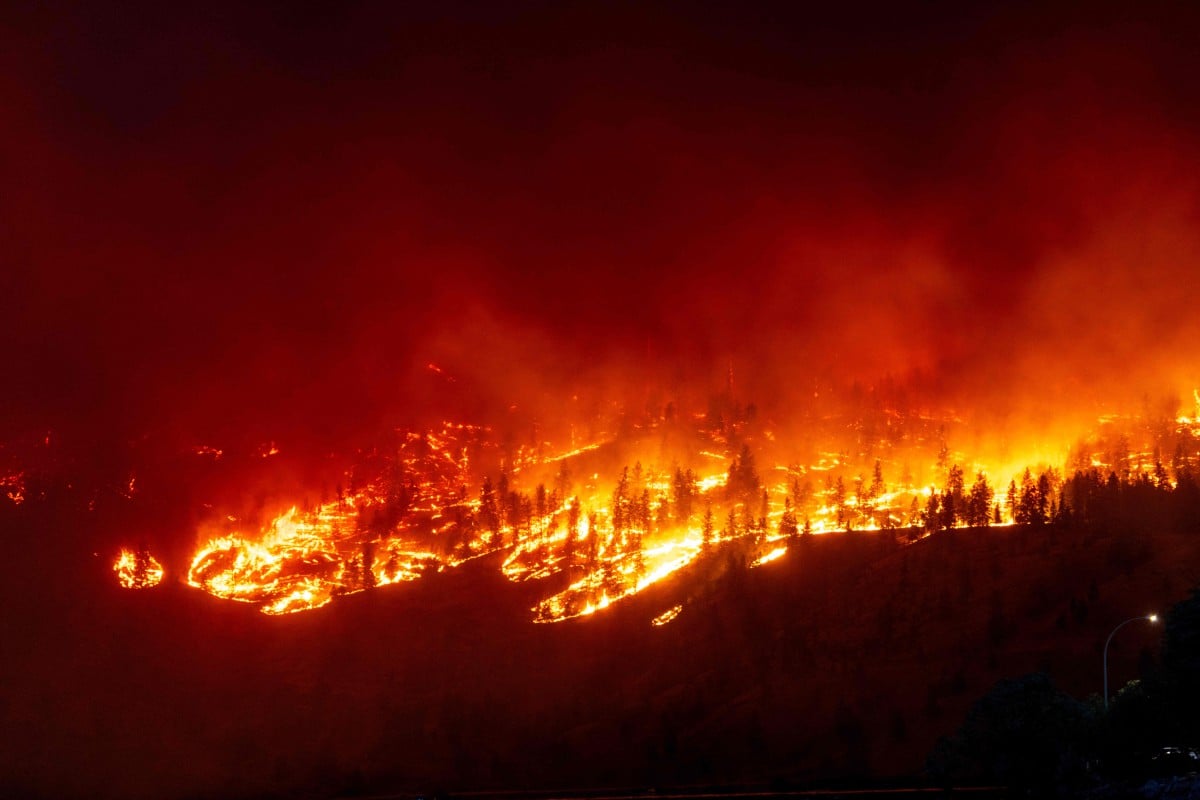 Kebakaran hutan di West Kelowna, British Columbia, Kanada. - FOTO AFP