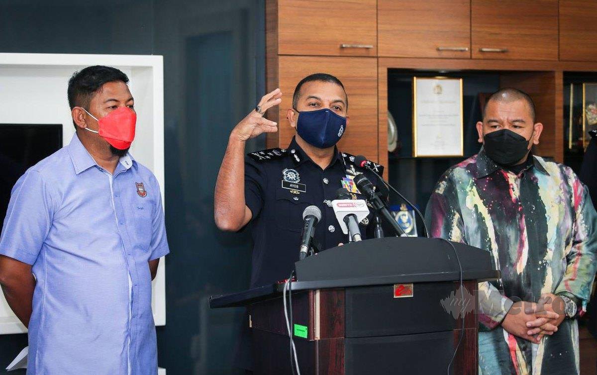 DATUK Ayob Khan Mydin Pitchay (tengah) pada sidang media khas pengarah Jabatan Siasatan Jenayah Narkotik di Bukit Aman. FOTO Aswadi Alias