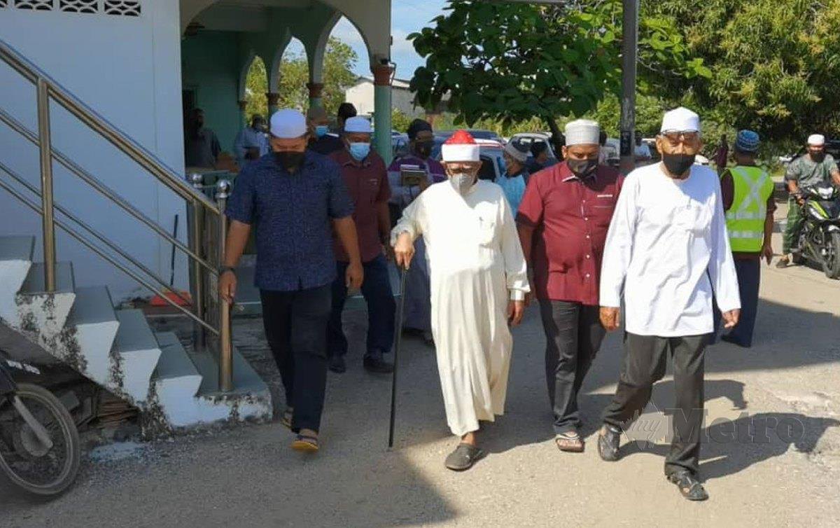TAN Sri Abdul Hadi Awang yang ditemui selepas menyampaikan Kuliah Mingguan di Masjid Rusila. FOTO Zatul Iffah Zolkiply