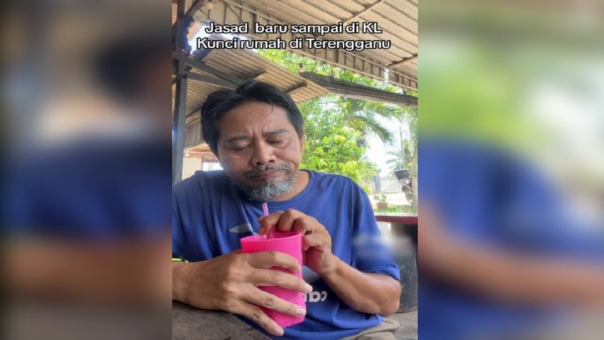 TANGKAP layar video tular Pokdi, yang termenung jauh kerana tertinggal kunci rumahnya di Kuala Terengganu selepas memandu selama 18 jam. VIDEO Ihsan Pokdi