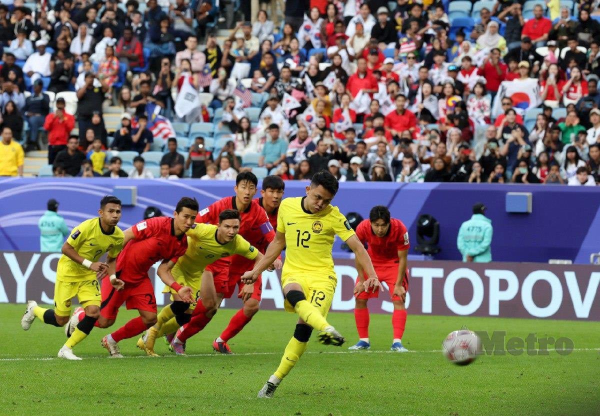 ARIF Aiman meraikan jaringan kedua menerusi sepakan penalti ketika bertemu Korea Selatan ketika aksi terakhir Kumpulan E sempena Piala Asia 2023 Qatar di Stadium Al Janoub, Doha. FOTO HAIRUL ANUAR RAHIM