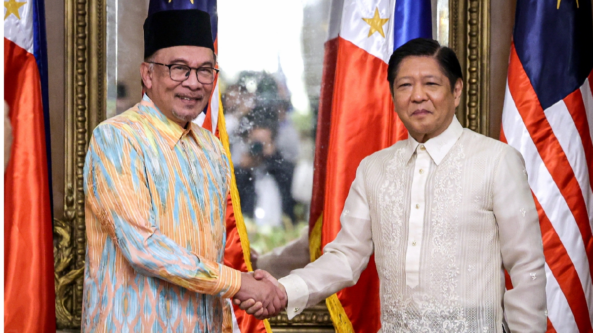 ANWAR dan Presiden Ferdinand Marcos Jr di Istana Malacanang. FOTO BERNAMA