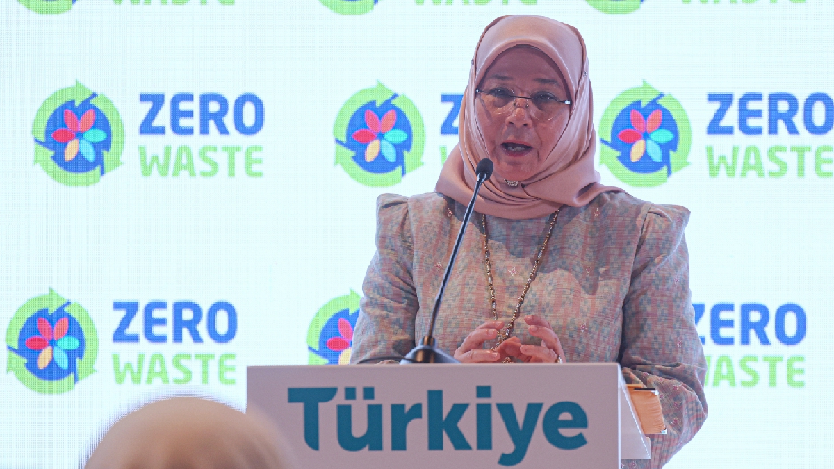Raja Permaisuri Agong Tunku Azizah Aminah Maimunah Iskandariah bertitah pada acara Climate Talks For A Green Future di Pavilion Turkiye di Dubai hari ini, sempena Persidangan ke-28 Pihak-Pihak Konvensyen Rangka Kerja Pertubuhan Bangsa-Bangsa Bersatu mengenai Perubahan Iklim (COP28). FOTO BERNAMA