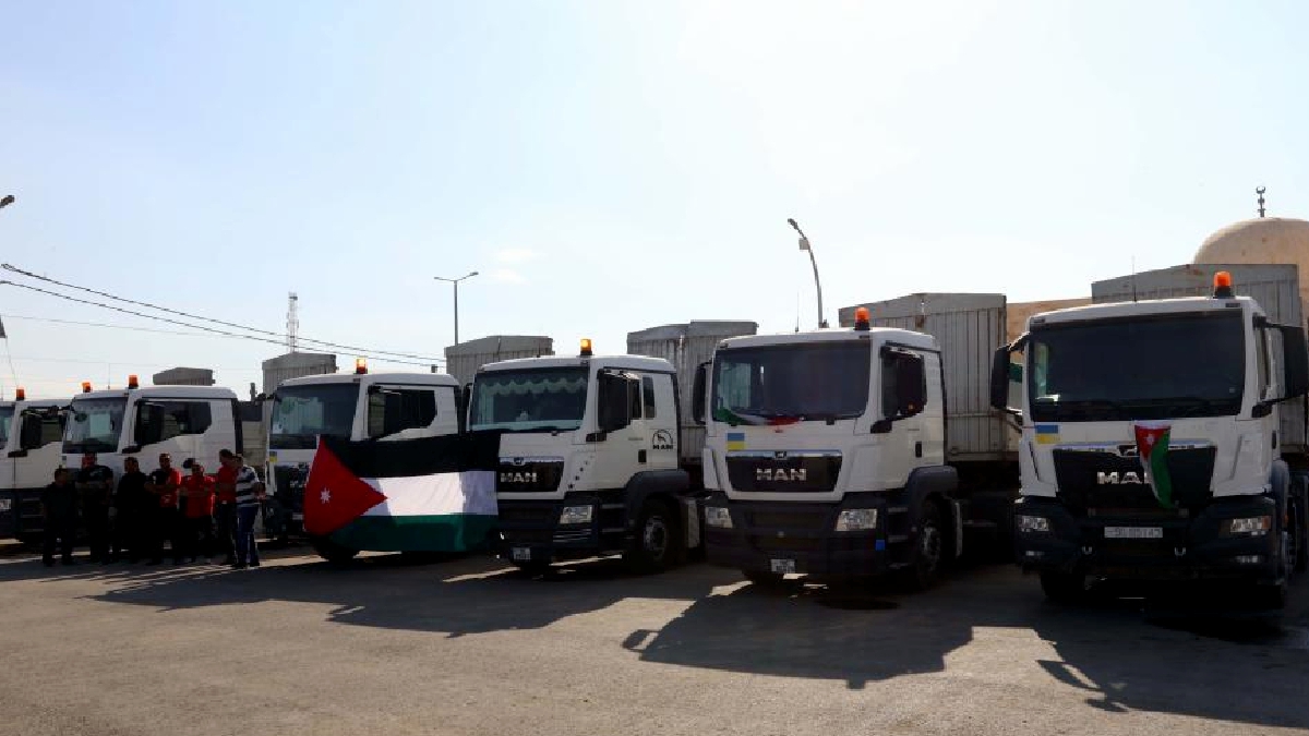 Trak yang sarat dengan bekalan perubatan dilihat di Amman, Jordan, pada 31 Okt. 2023. FOTO XINHUA