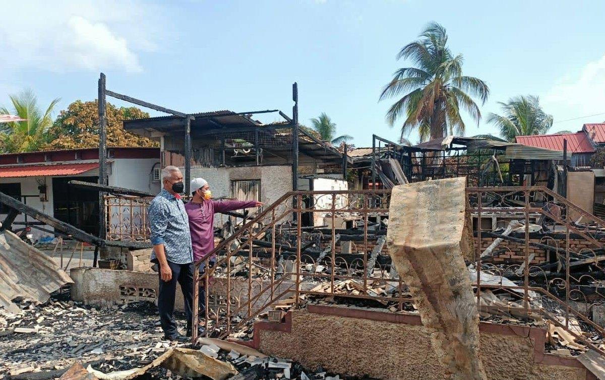AHMAD Ramadan Johari, 25, kini menetap di sebuah inap desa milik individu pemurah selepas rumah mereka hangus dalam kebakaran di Kampung Dalam Rhu, di sini pada 6 Ramadan lalu. FOTO Siti rohana Idris